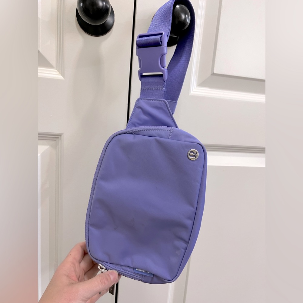 Lululemon 2L belt bag